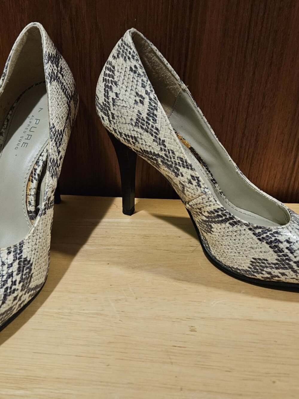 Women's High Heel Snake Skin Look Shoes - Size 7